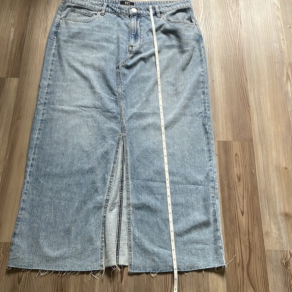 KUT from the Kloth Brea Jean Skirt Style KK23501 Light Wash Front slit Size 14 - Picture 7 of 11